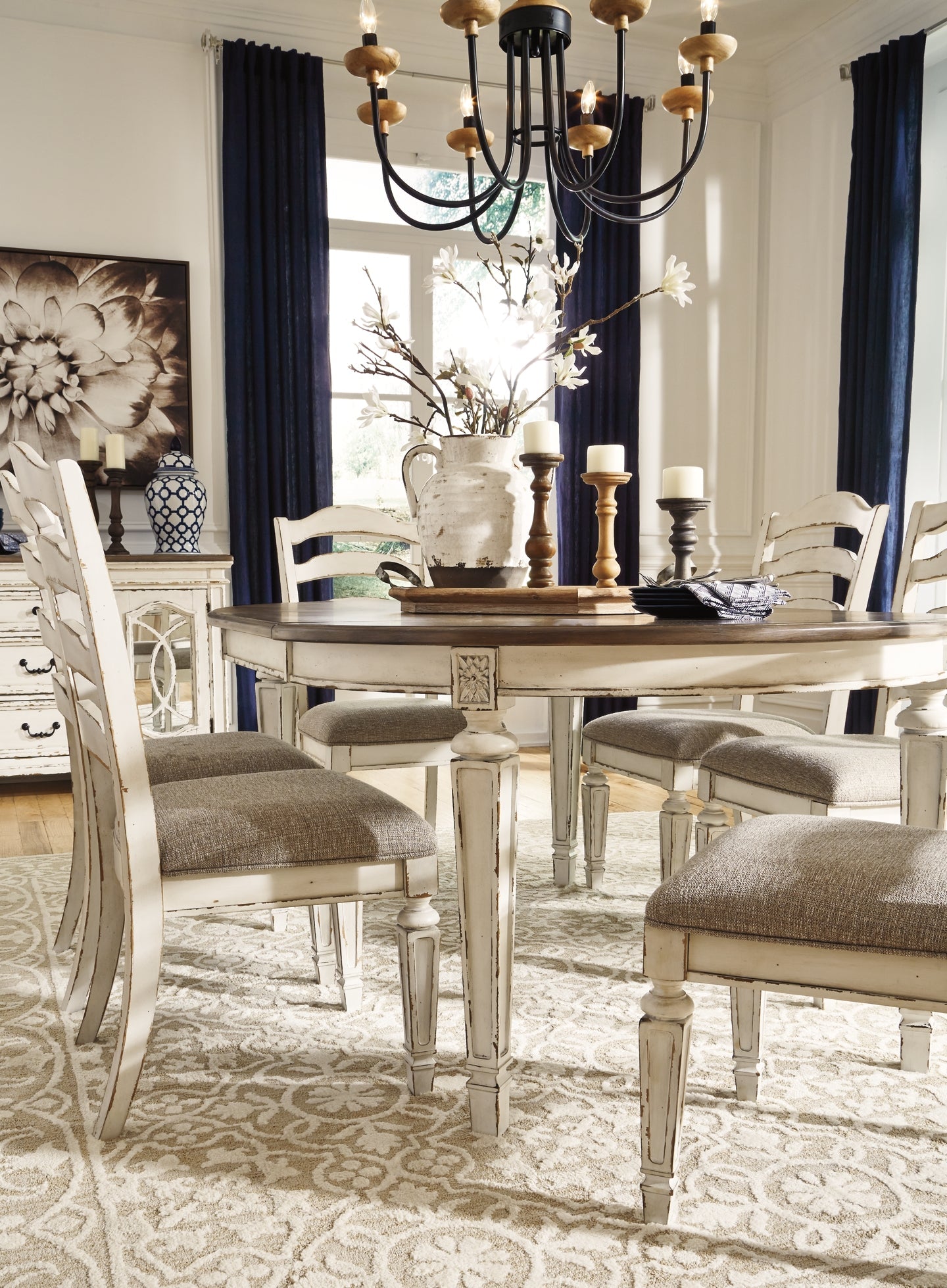 Realyn Upholstered Chair (Set of 2)