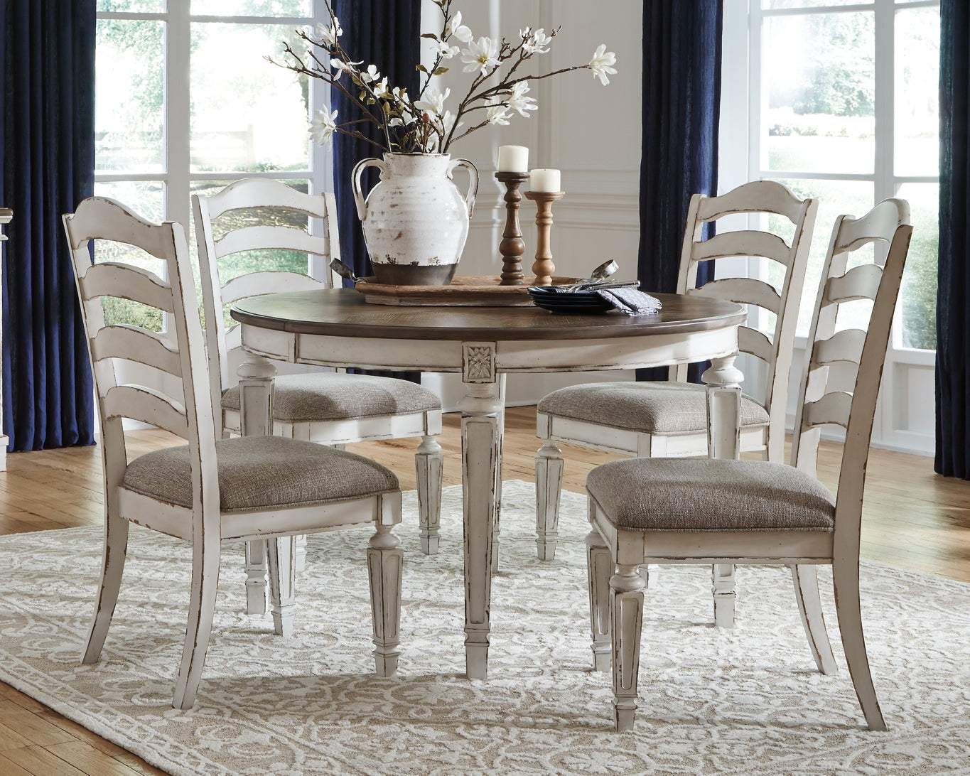 Realyn Upholstered Chair (Set of 2)