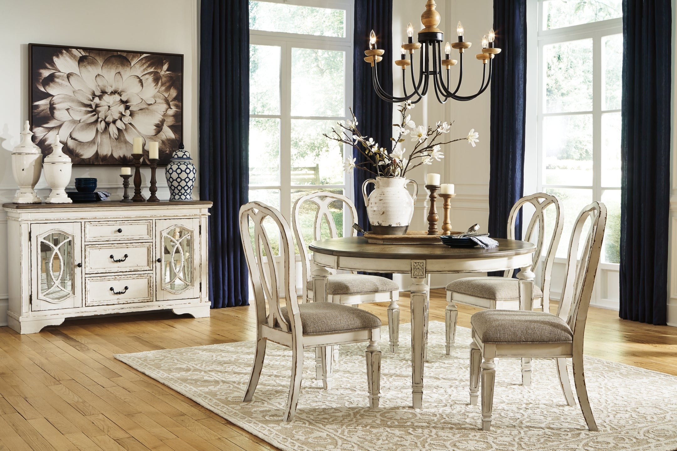 Realyn Upholstered Chair (Set of 2)