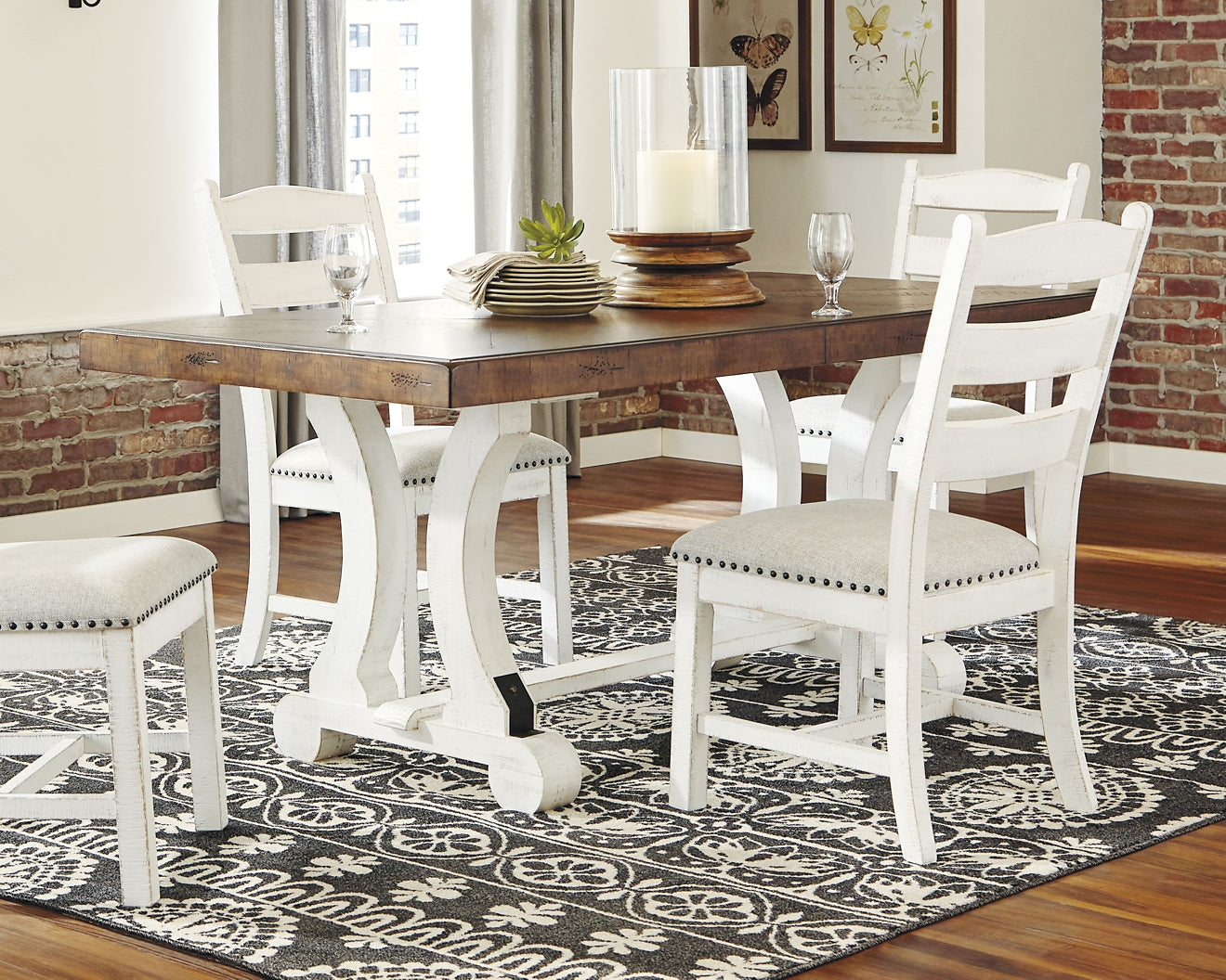 Valebeck Table
