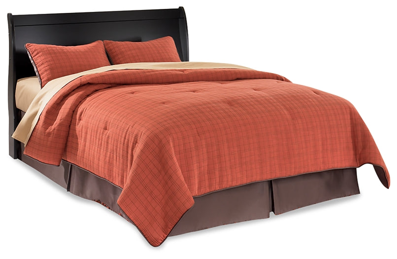Huey Vineyard Queen Sleigh Headboard Bed with Mirrored Dresser, Chest and Nightstand