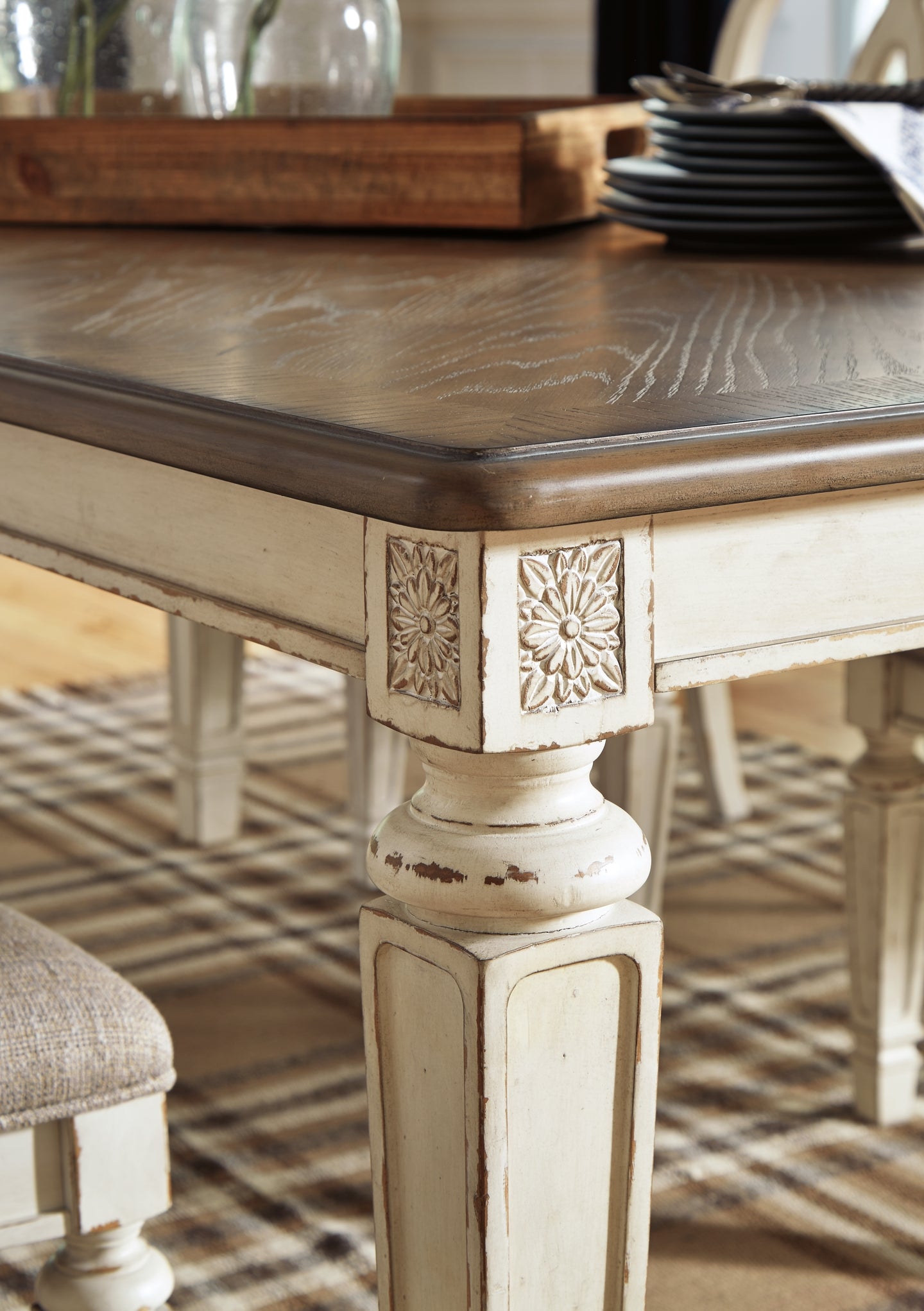 Realyn 9-Pc Dining Set