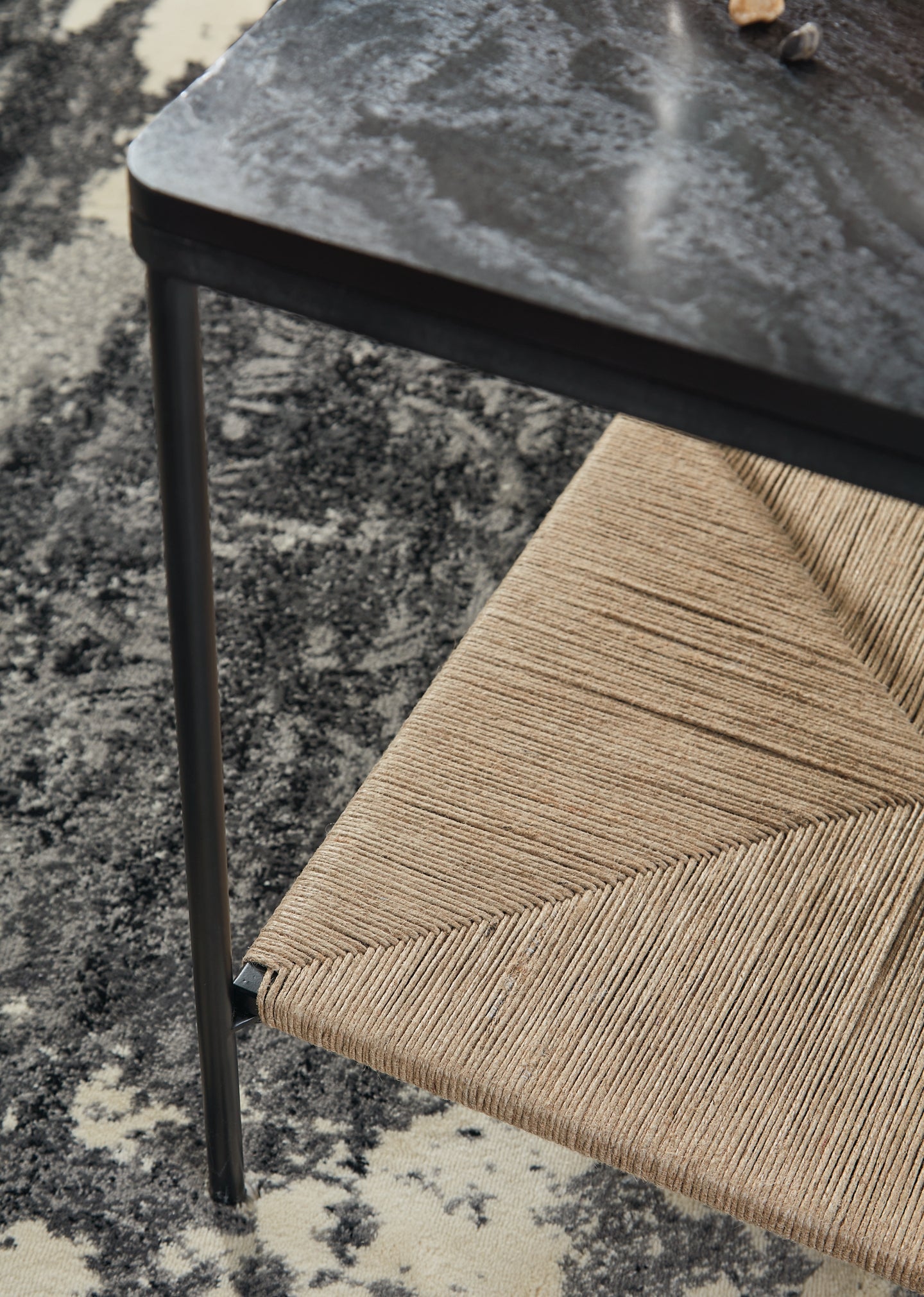 Minrich Accent Table - Black/Natural