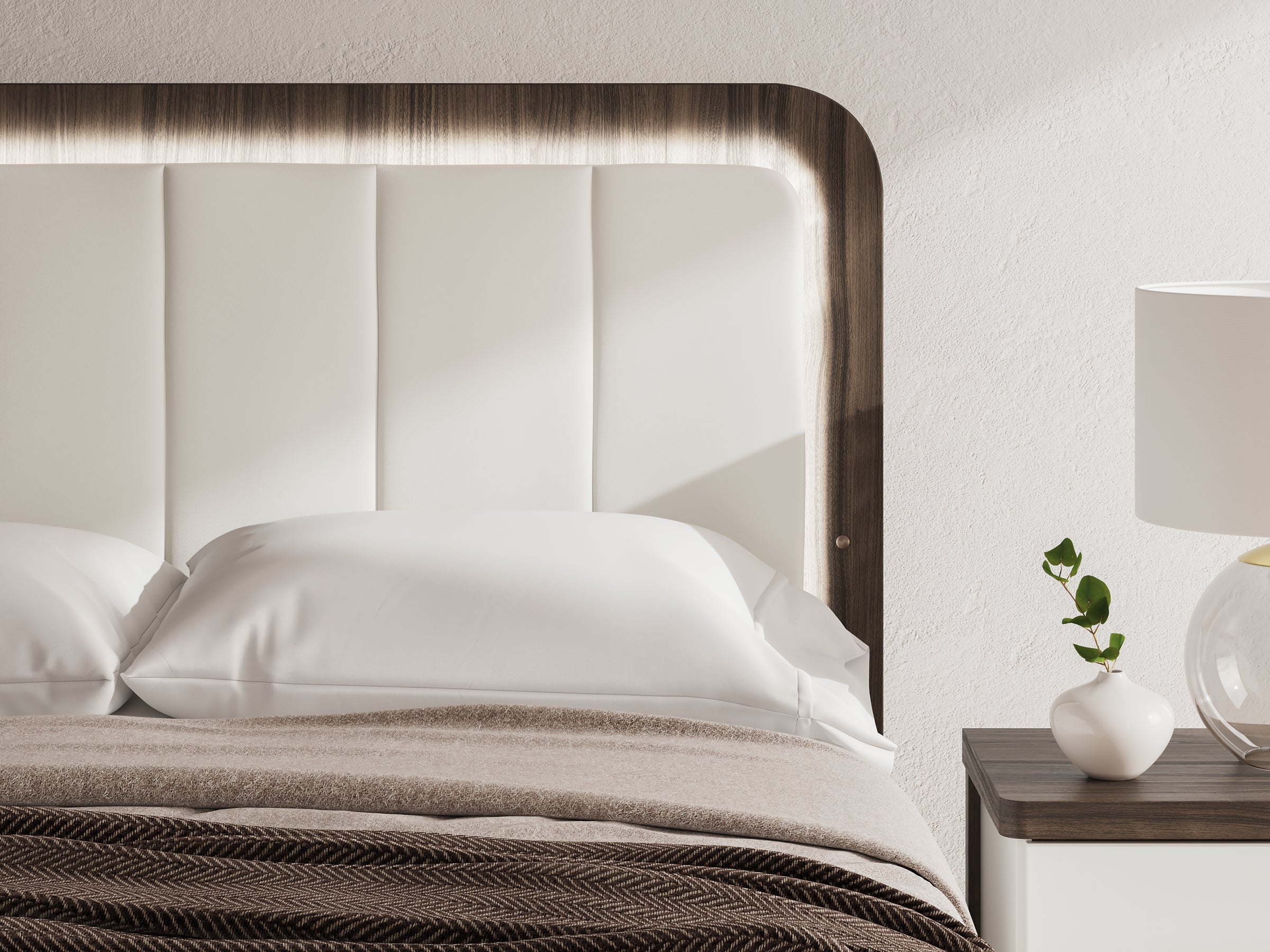 Kendanport Queen Upholstered Bed