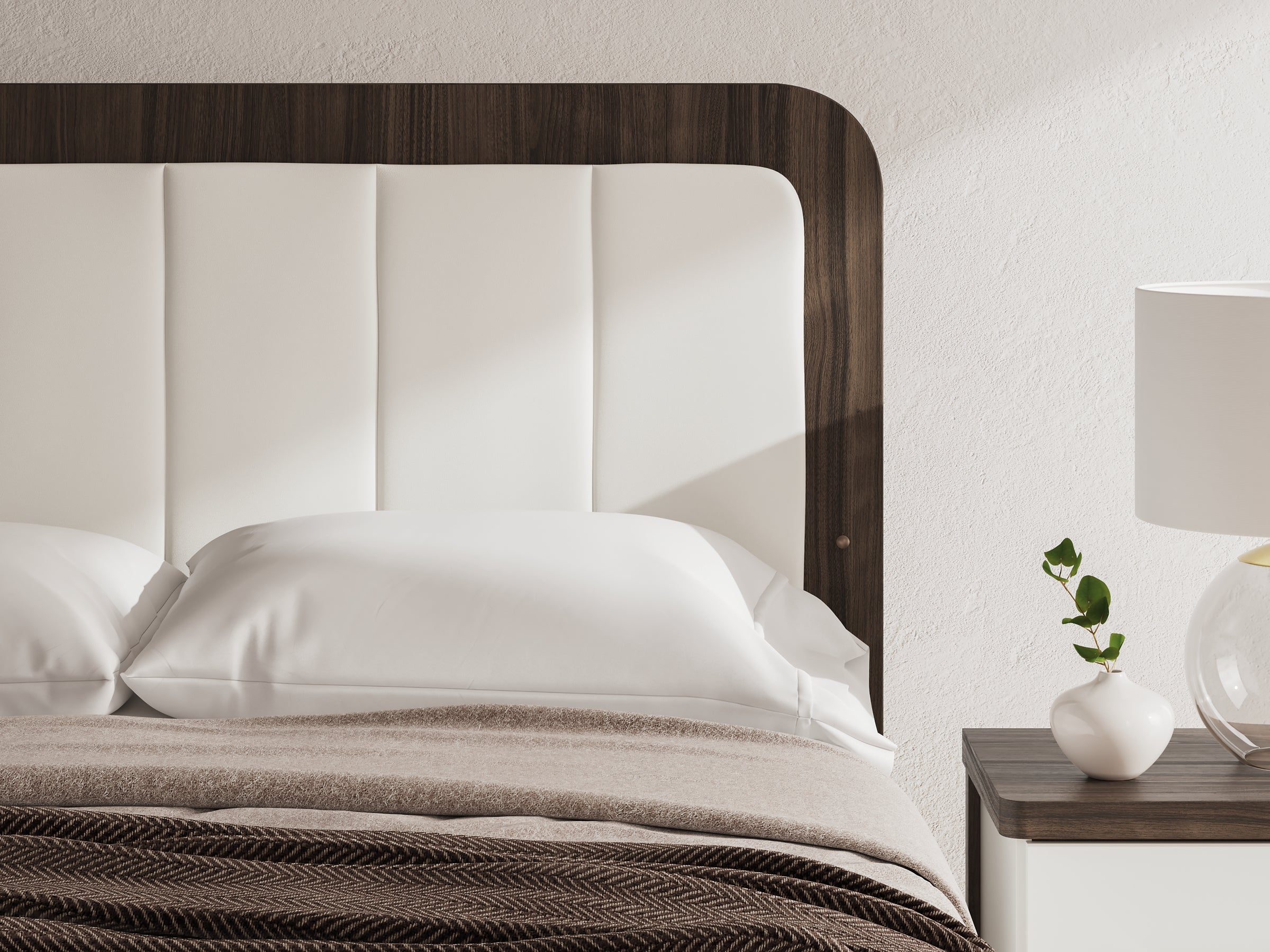 Kendanport Queen Upholstered Bed