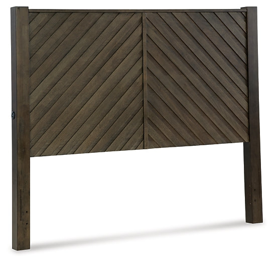 Arkenton Queen Panel Bed with Mirrored Dresser