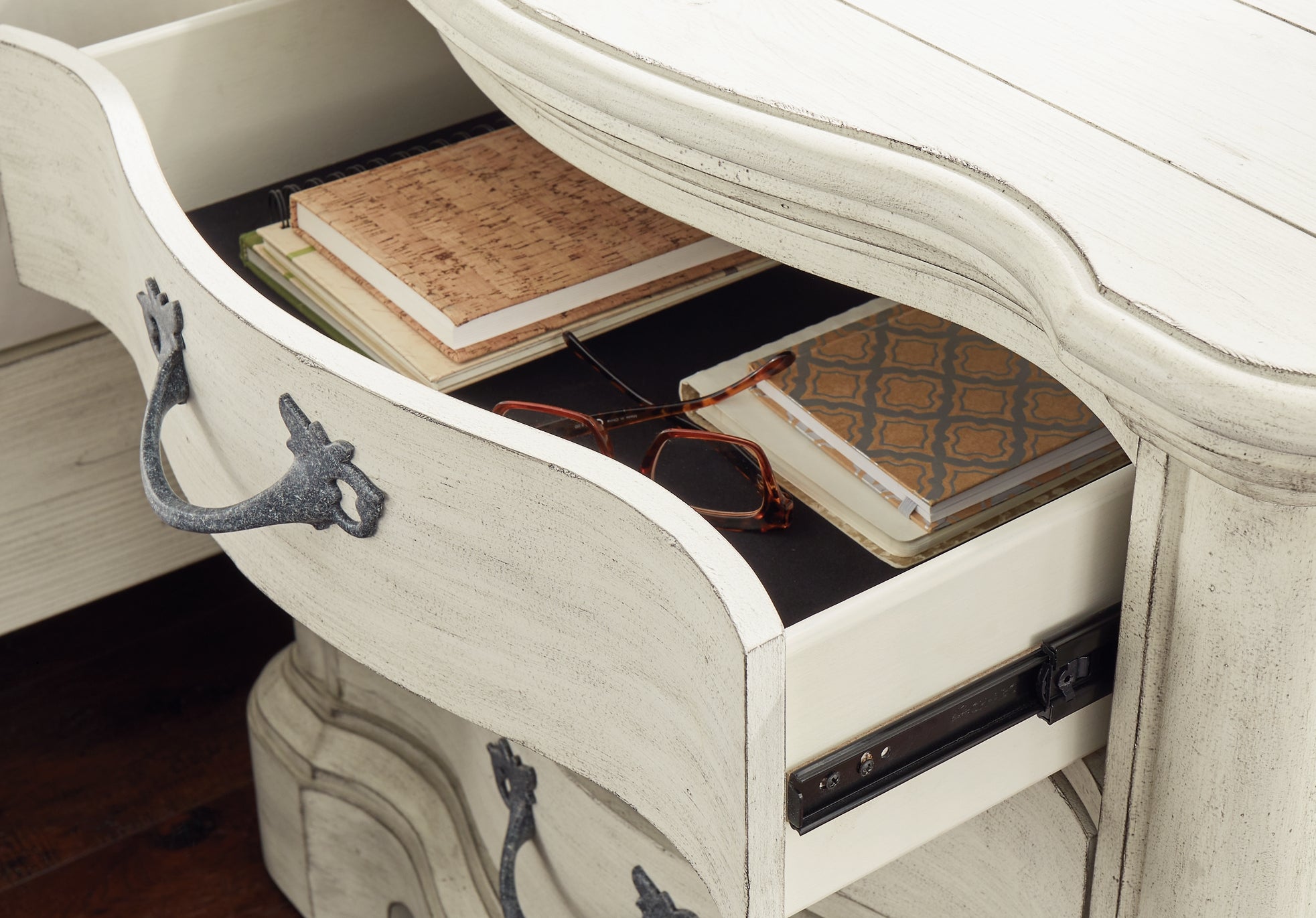 Arlendyne King Upholstered Bed with Mirrored Dresser, Chest and Nightstand