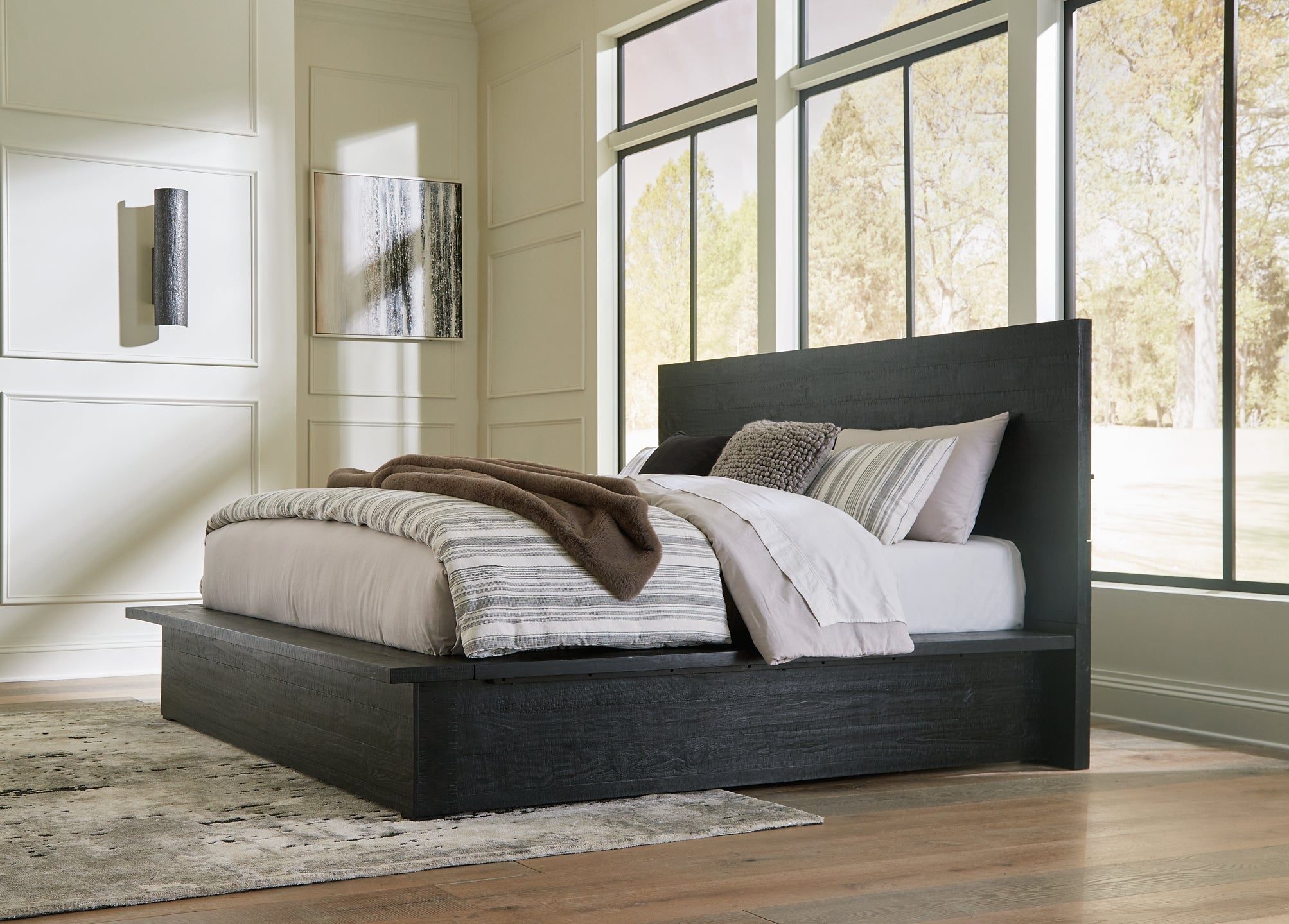 Londer King Panel Bed with Mirrored Dresser and Nightstand