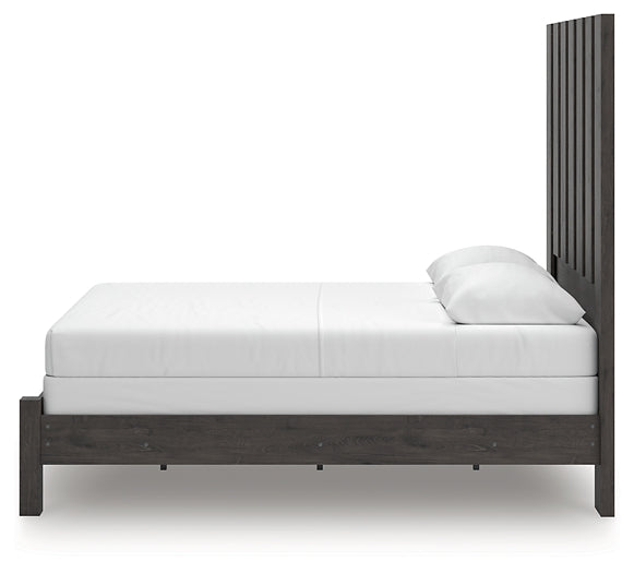 Fraluna Queen Panel Bed with Mirrored Dresser and Chest