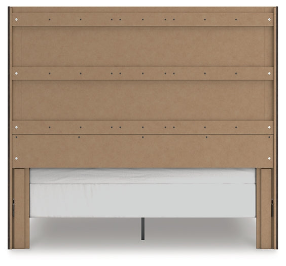 Fraluna King Panel Bed with Mirrored Dresser