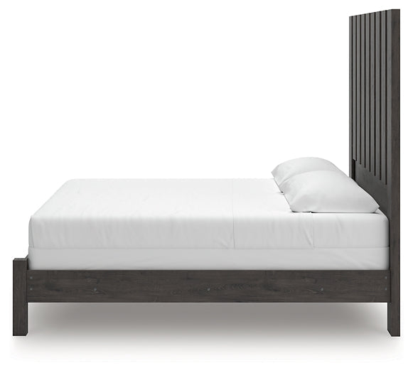 Fraluna King Panel Bed with Mirrored Dresser and Chest