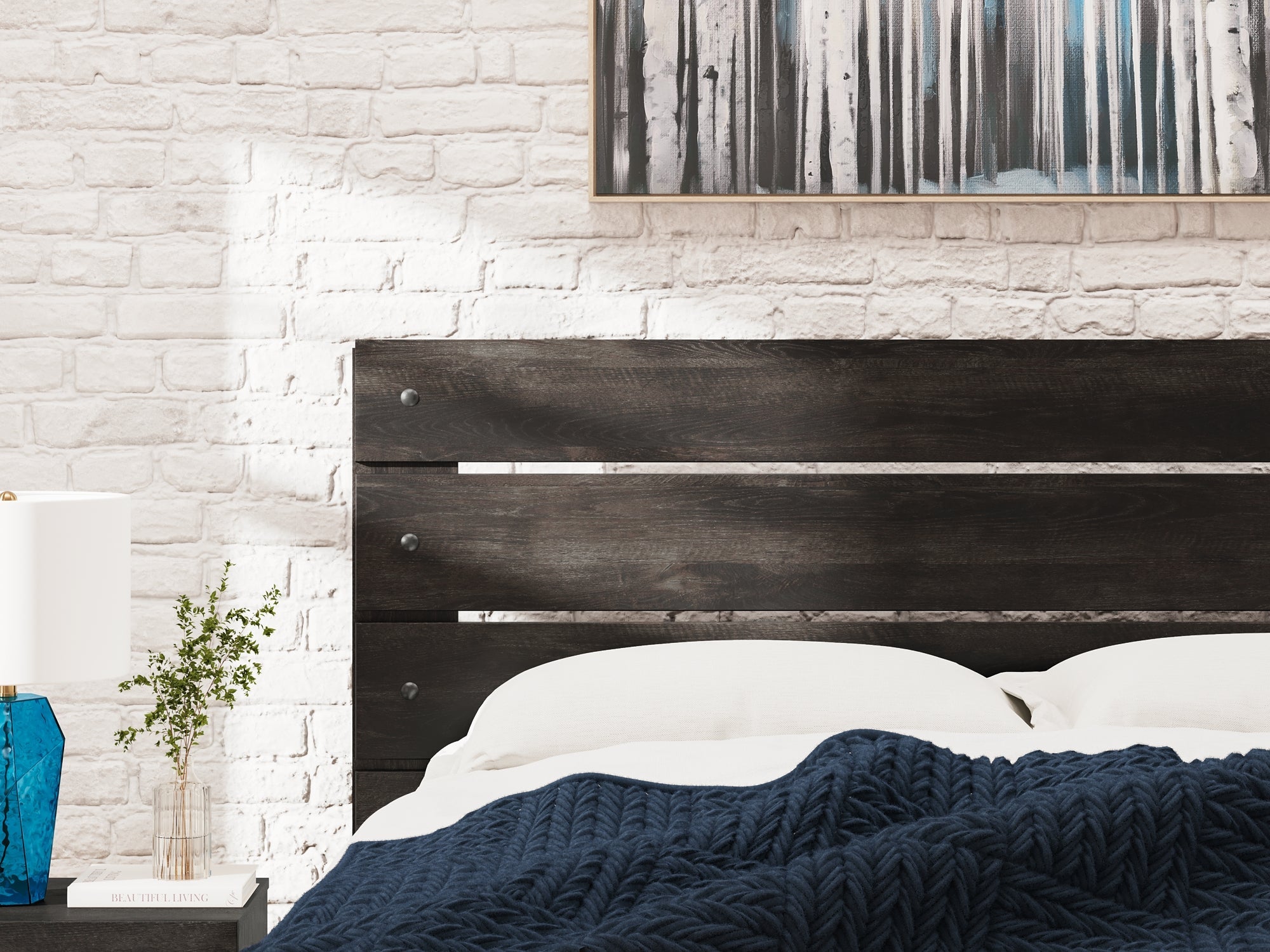 Hollivern King Panel Bed with Mirrored Dresser and Nightstand