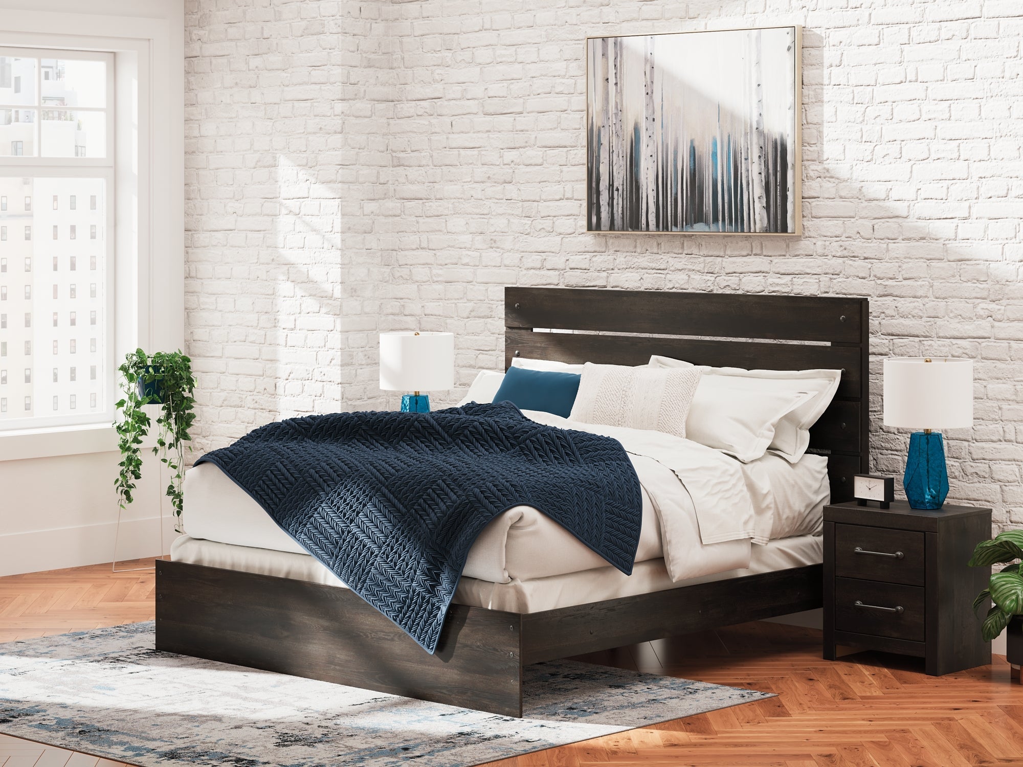 Hollivern King Panel Bed with Mirrored Dresser and Chest