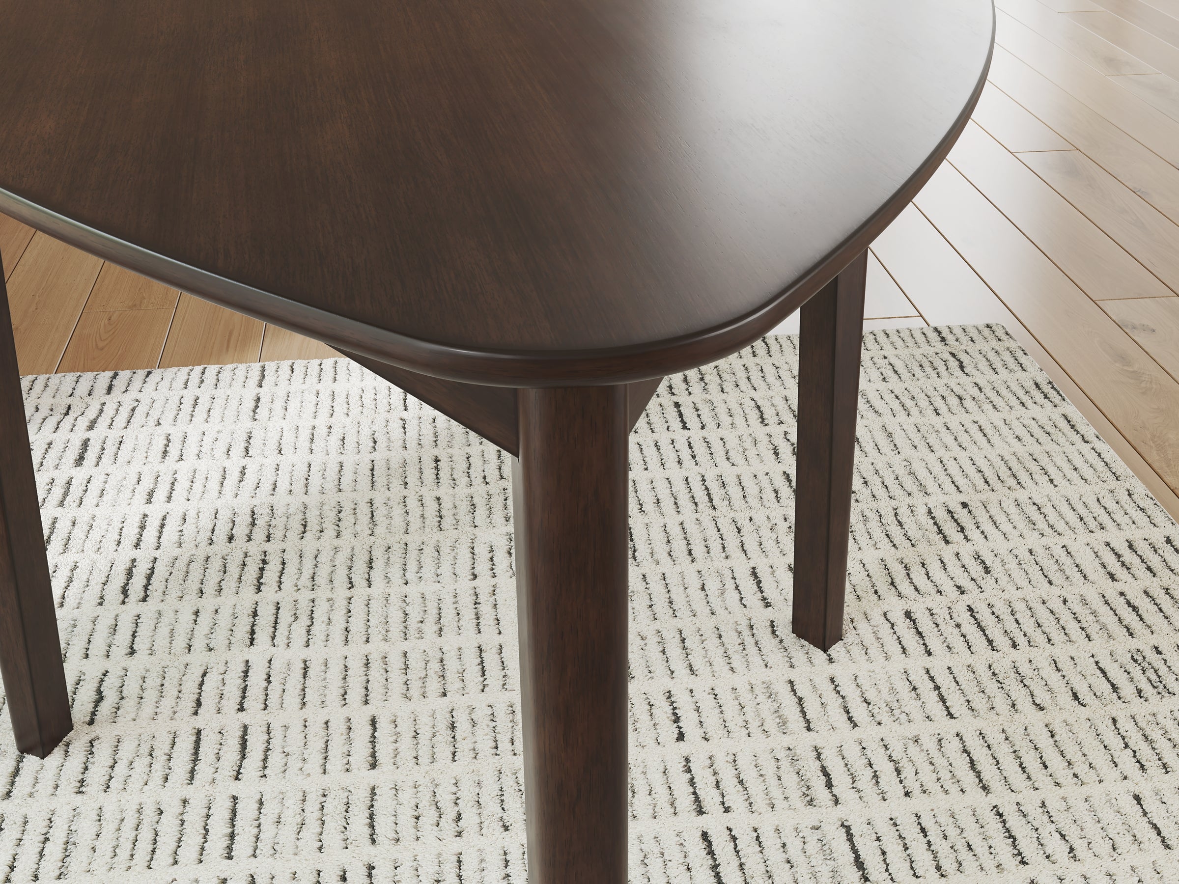 Mallenette Triangle Table