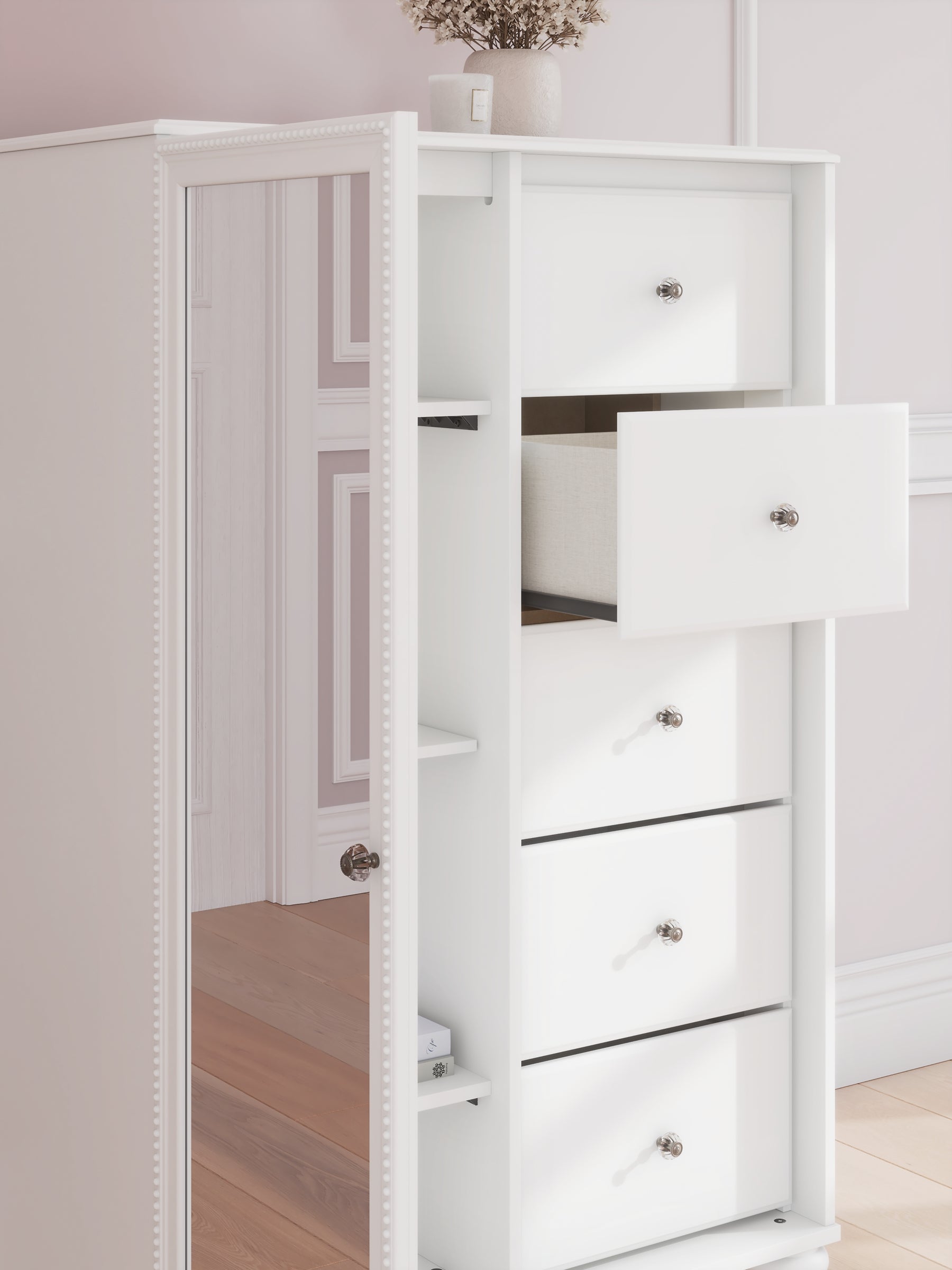 Kozlani Dressing Chest