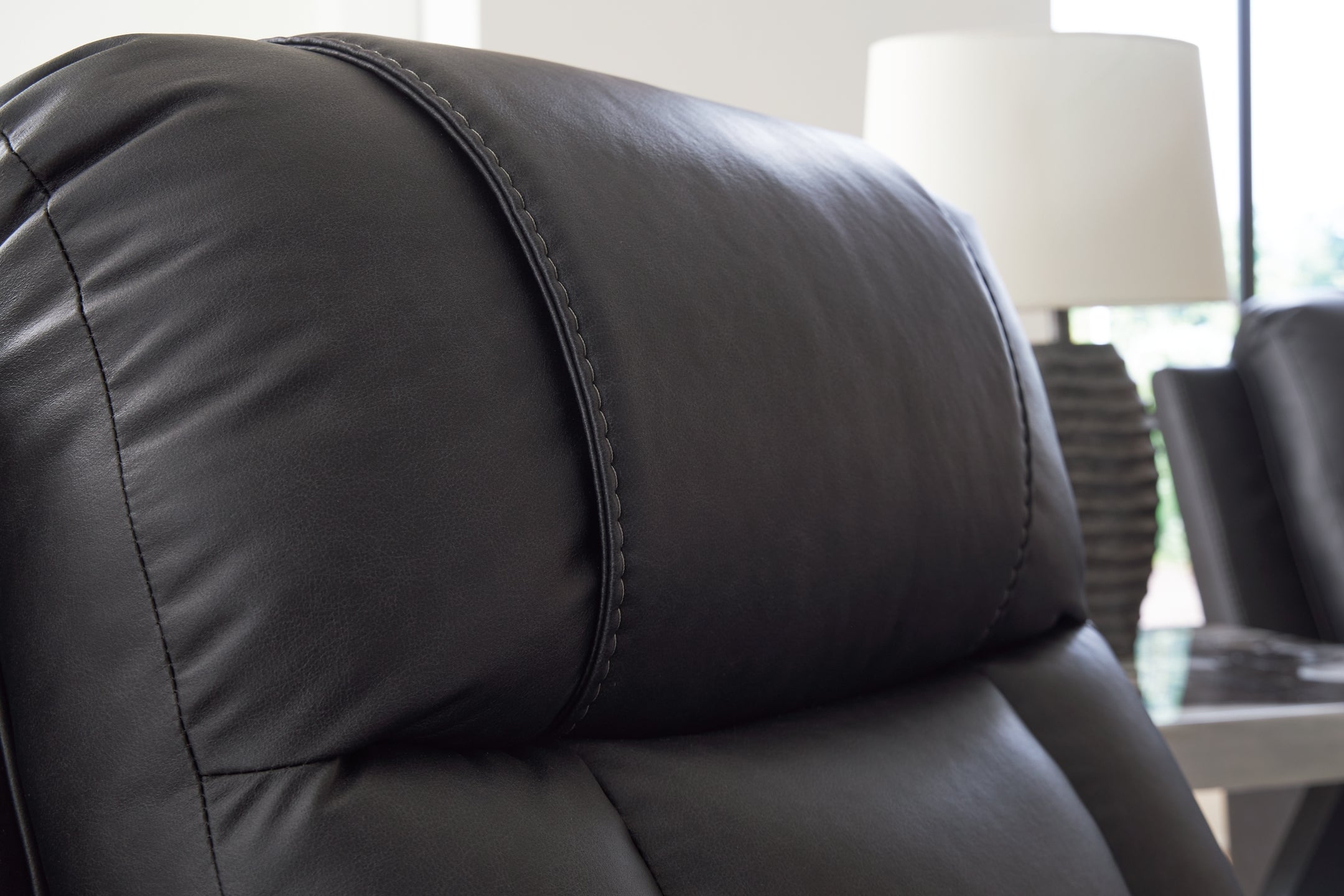Mackmenville DBL Rec Loveseat w/Console