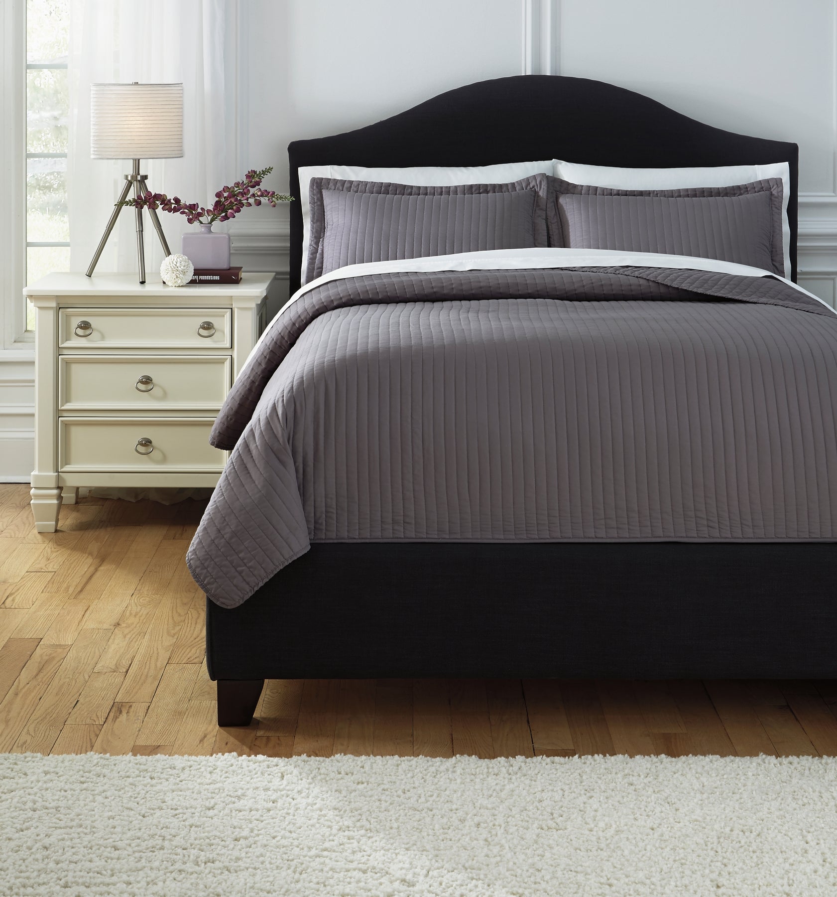 Raleda Queen Coverlet Set