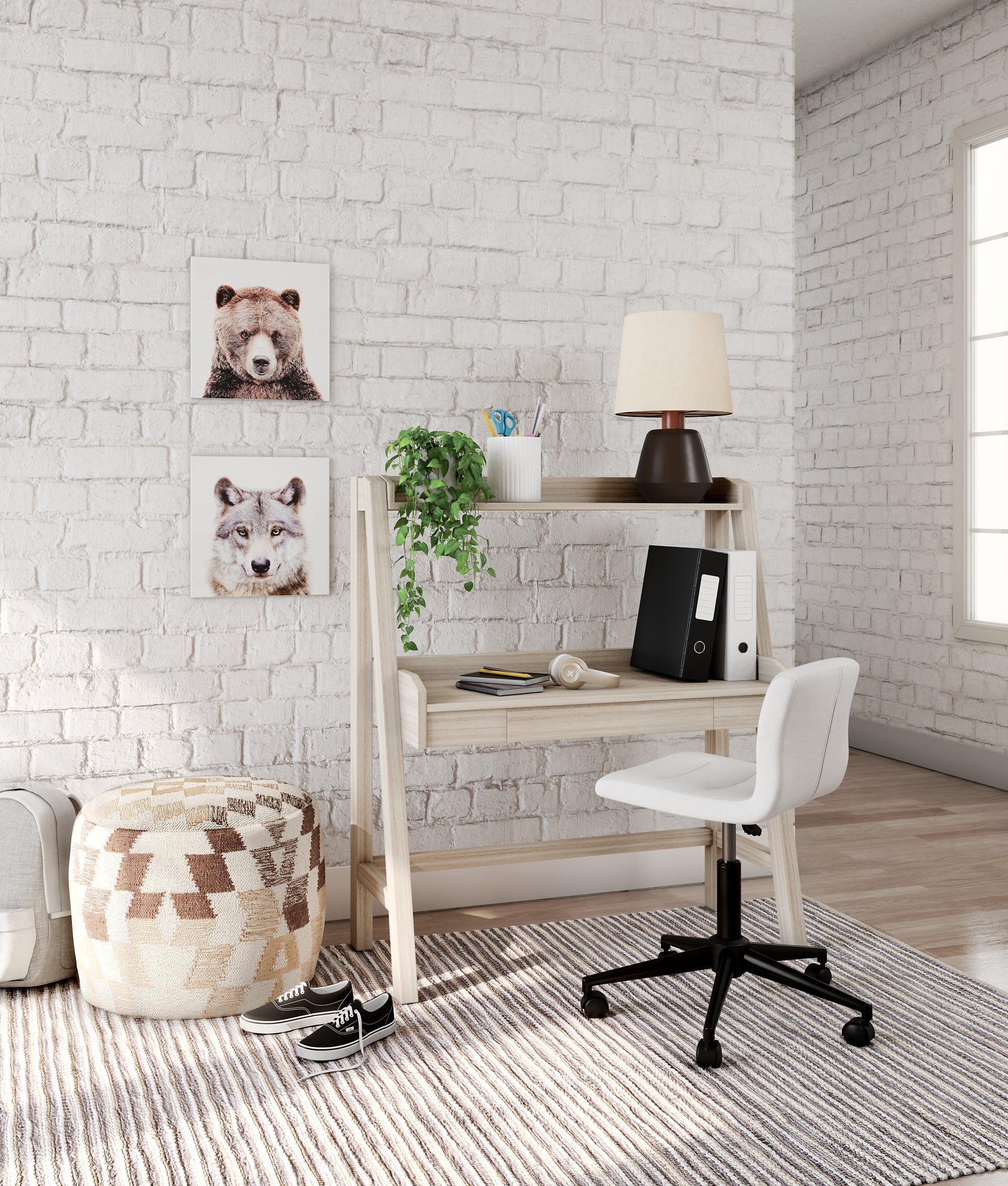 Blariden Desk w/Hutch