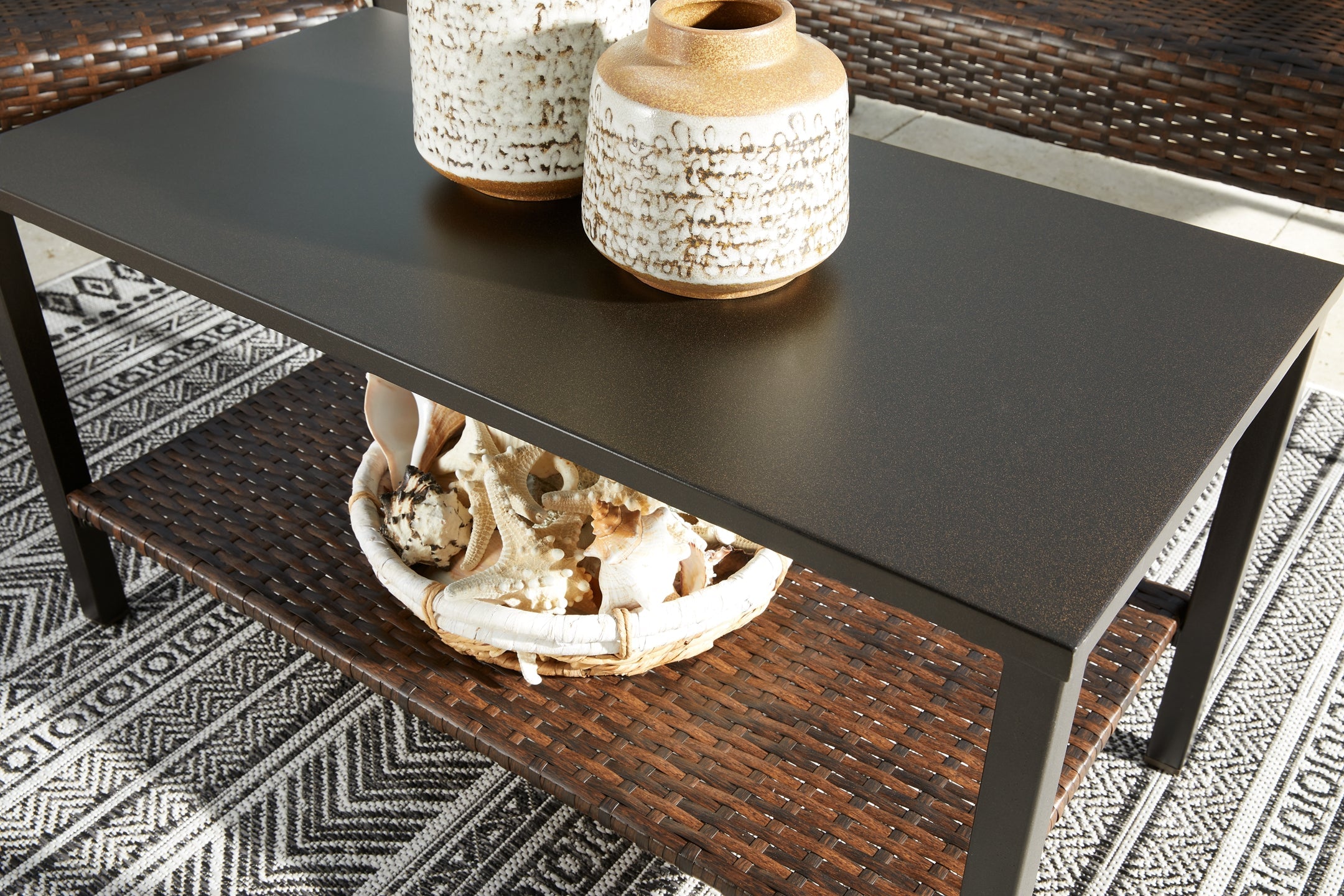 Zariyah Love/Chairs/Table Set (4/CN)