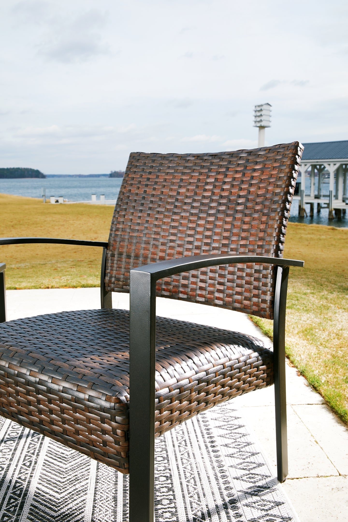 Zariyah Love/Chairs/Table Set (4/CN)